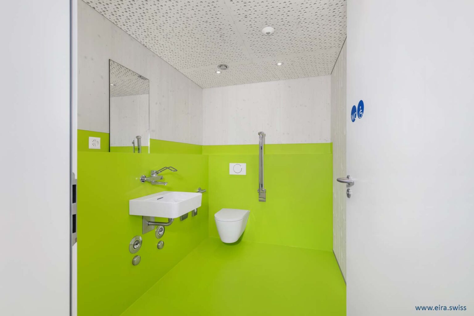 farblich frischer, hygienischer PU-Boden- und Wandbelag in WC einer Arztpraxis – eira healthcare & living farblich frischer, hygienischer PU-Boden- und Wandbelag in WC einer Arztpraxis – eira healthcare & living